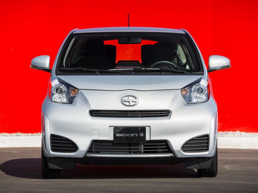  Scion iQ 10 Series 2013 года  (фото 3 из 11)
